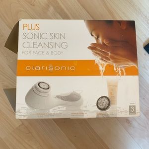MUST GO Clarisonic plus sonic cleansing